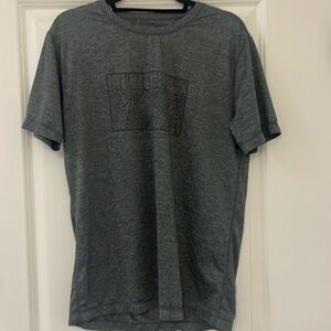 Vuori Athletic T shirt